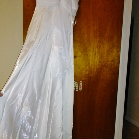 White spaghetti strap wedding dress - Picture 7 of 7